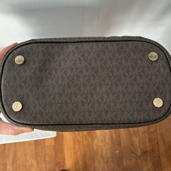 Michael Kors Jet Set Large Logo Pocket Tote Bag - Picture 6 of 16